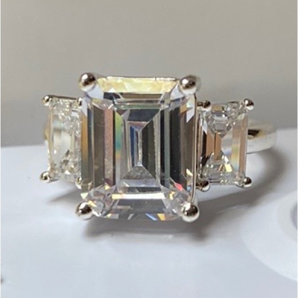 Fashion Ring With Cubic Zirconia